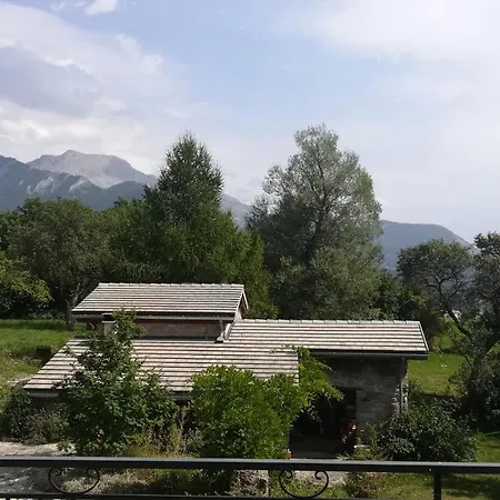 Jolie Maison De Village Face Aux Montagnes * Seyne