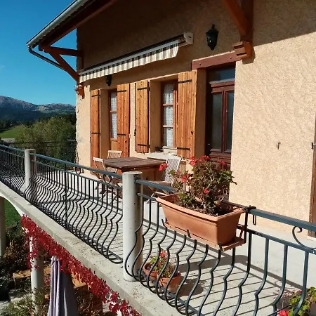 Σπίτι διακοπών Jolie Maison De Village Face Aux Montagnes *
